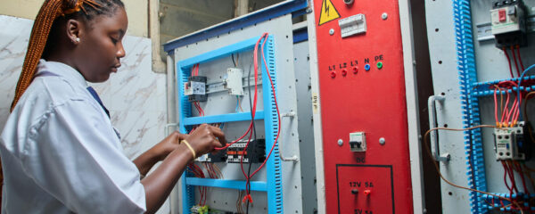 distributeur de matériel électrique